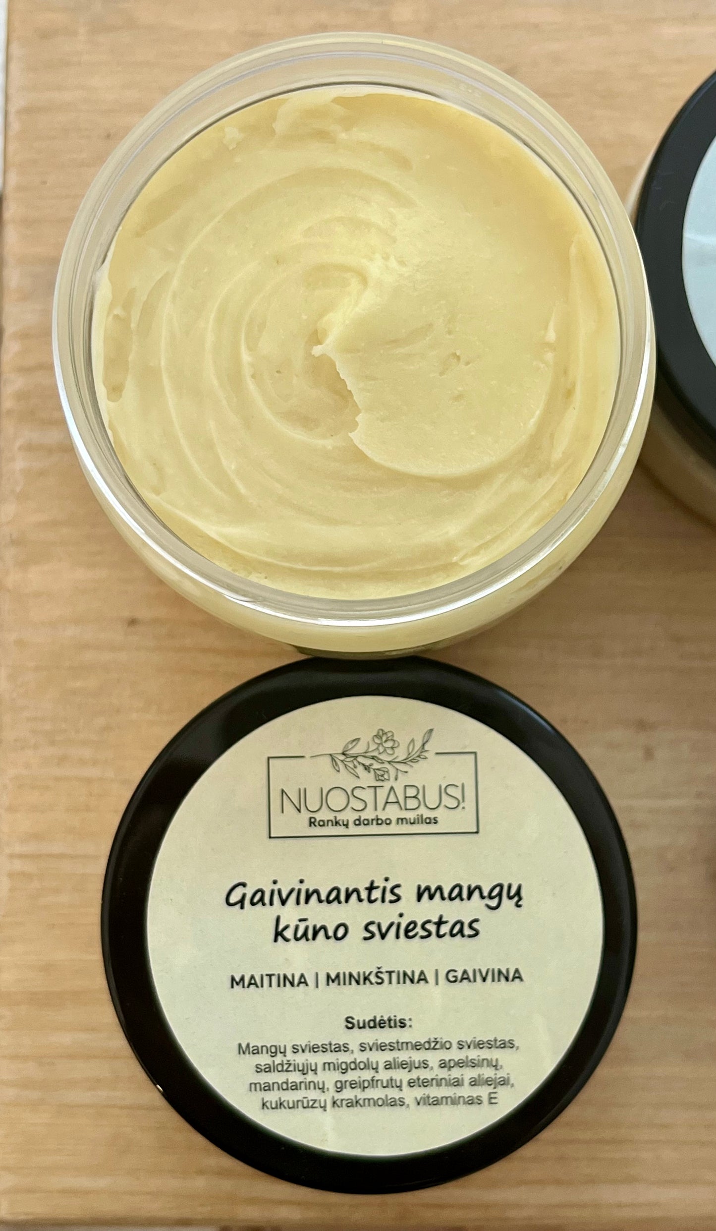 Gaivinantis mangų kūno sviestas